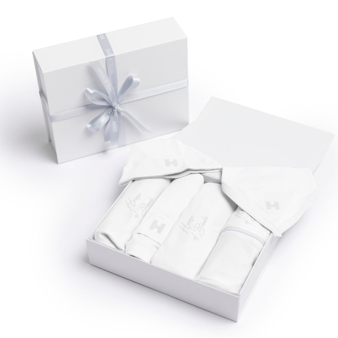 Unisex white newborn gift set 