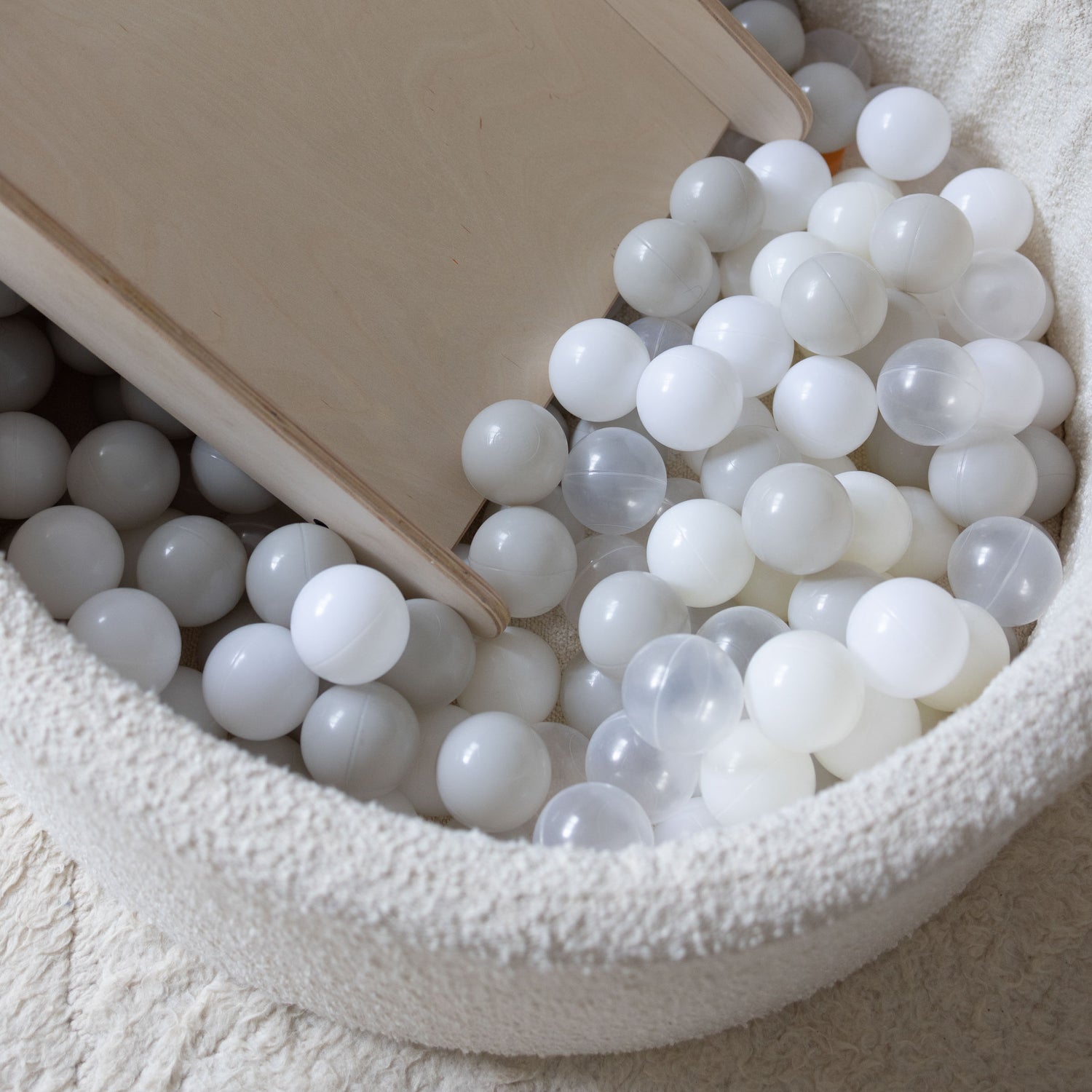 Nuage Interiors - Slide & Ball Pit